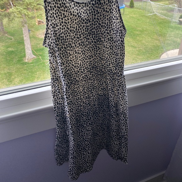 White and black patterned dress - Picture 2 of 3